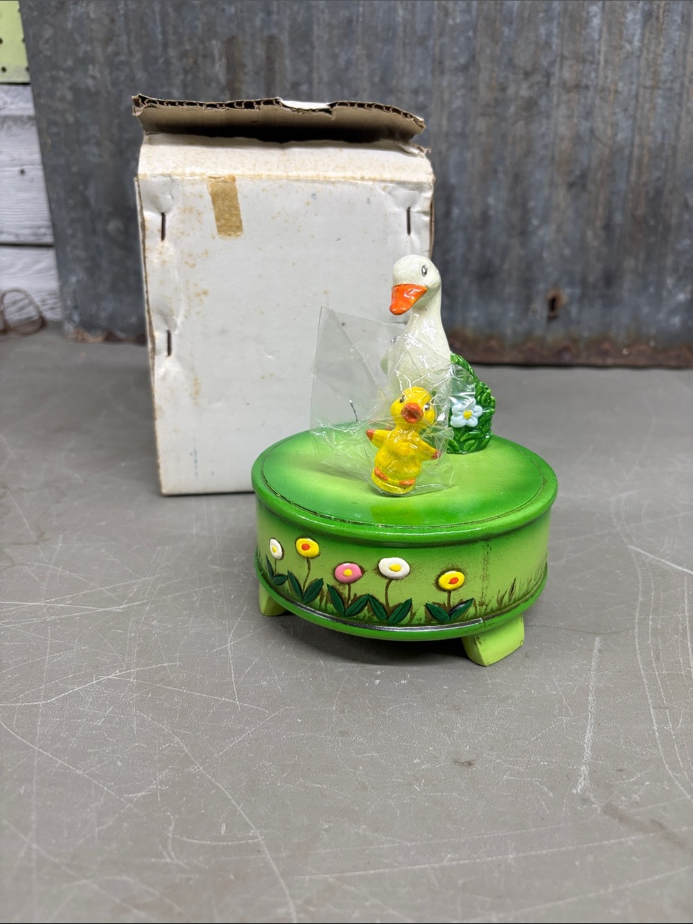 GORHAM DANCING DUCK MUSIC BOX-LOVE MAKES WORLD GO ROUND